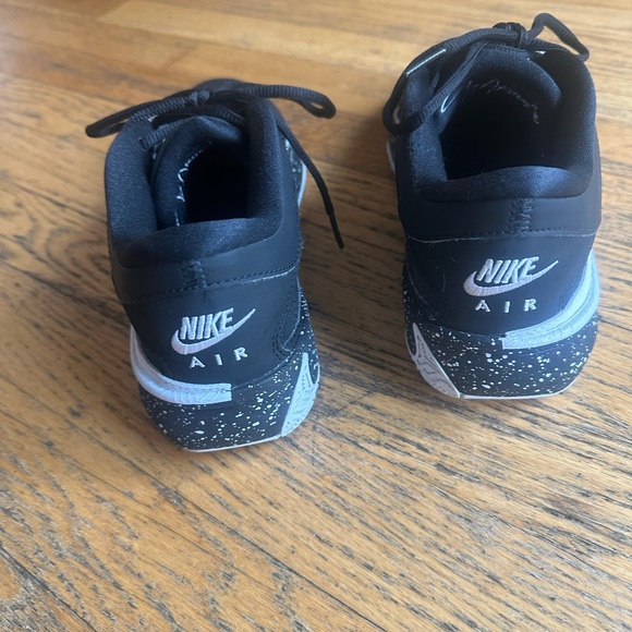 Nike Giannis Freak 5 Black and White Basketball Shoes - Picture 4 of 6